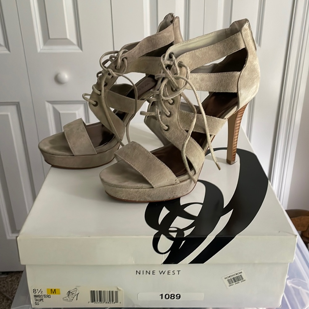 Nine West size 8.5 lace up 4.5” taupe platform heels